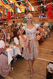 Natascha Grün (Dresscoded) bei der Sixt Damen Wiesn im Schützen Festzelt (Foto: Martin Schmitz)